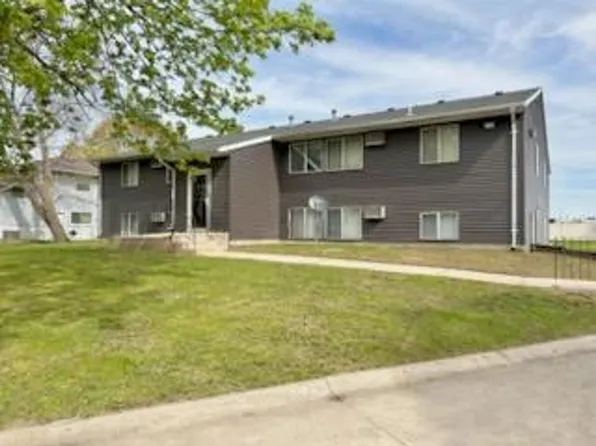 West Town Apartments, 2239 19th St SW #2, Mason City, IA 50401