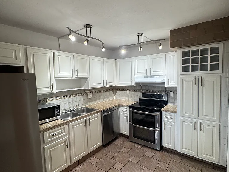 215 Lakeview Dr #105 — Photo 7