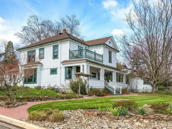 451 N Main St, Ashland, OR 97520