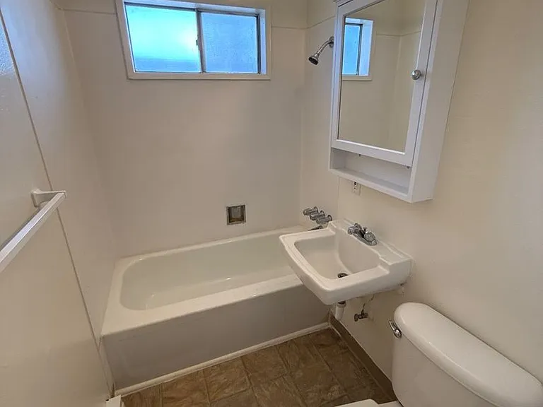 528 SW Levens St #11 — Photo 17