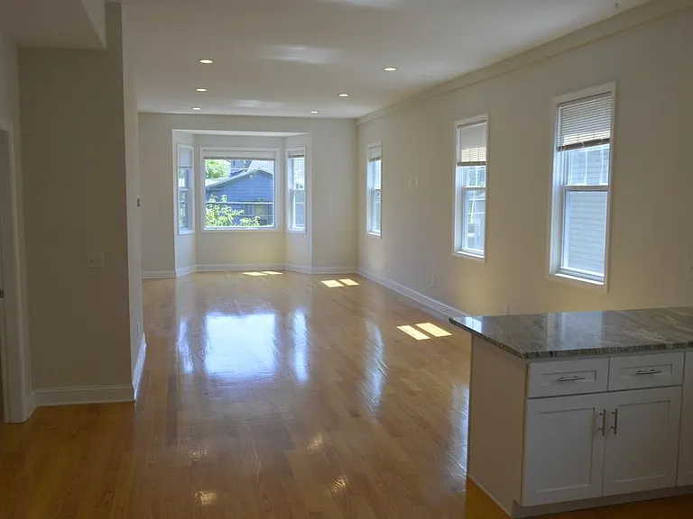 213 Carpenter St #2 — Photo 10