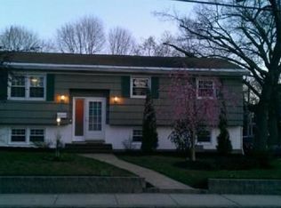 412 Pine St, Lowell, MA 01851