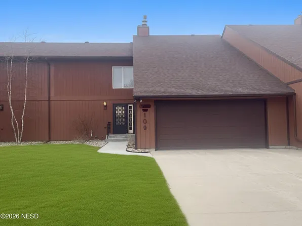 109 Summerwood Dr, Watertown, SD 57201