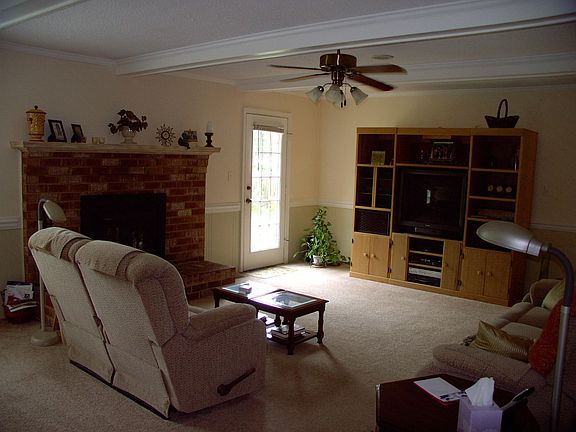 5th image of 1404 Hawthorne Ct