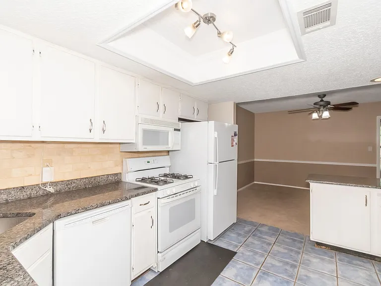 2106 Palmyra Dr SE — Photo 20