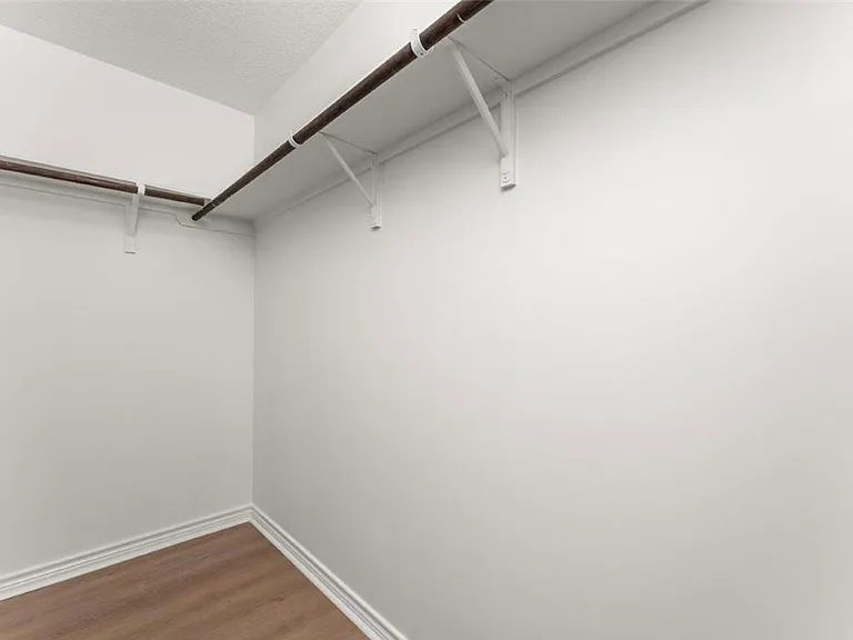 211 N Gladys St — Photo 8