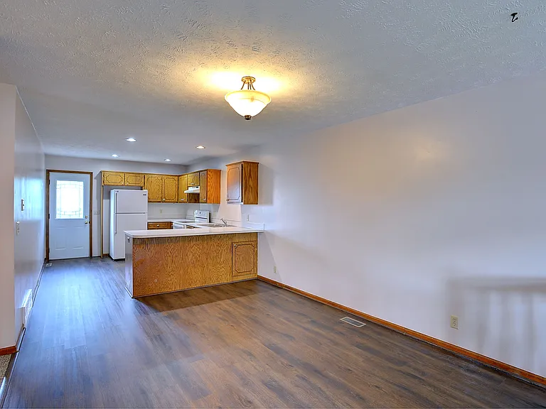 20213 Hopper St — Photo 6