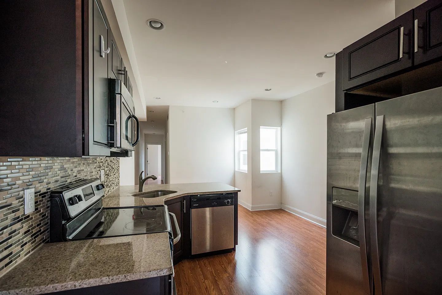 2 bed, 1000 sqft, $1,750 — Photo 2