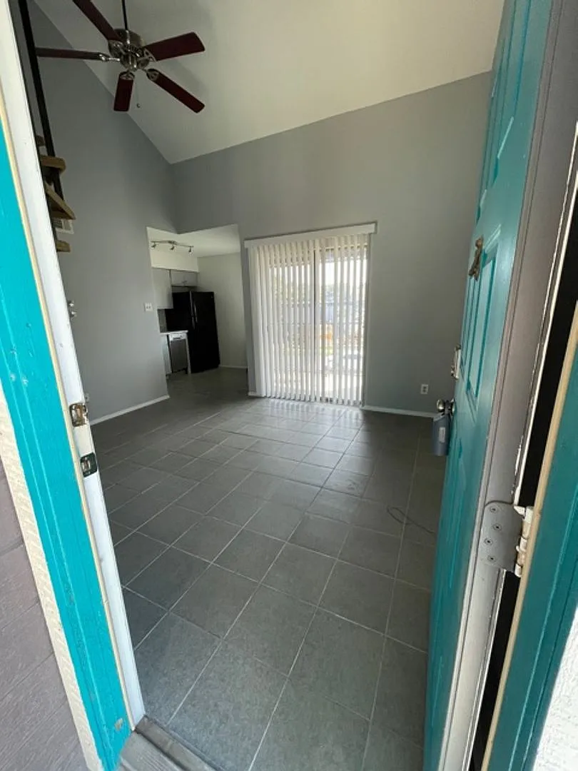 Cute Loft - Close to Downtown — Photo 1