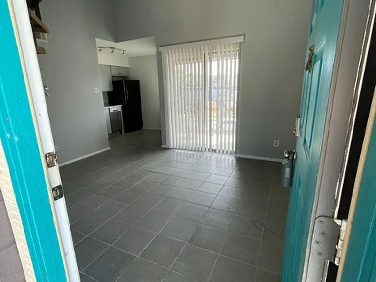 1840 Burton Dr #117 — Photo 1