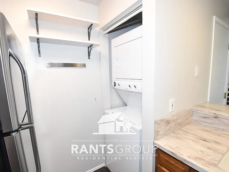 660 Malibu Dr SE — Photo 11