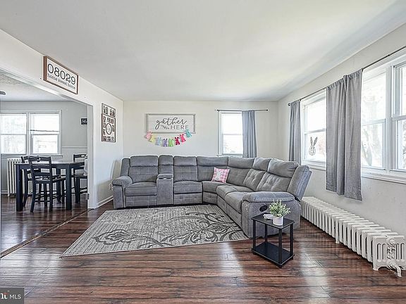 5th image of 426 Roosevelt Ave