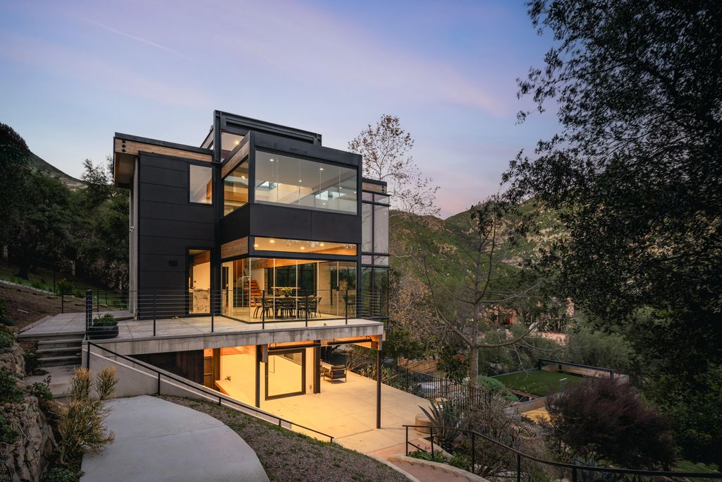 2315 Live Oak Meadows Rd, Malibu, CA - View 3