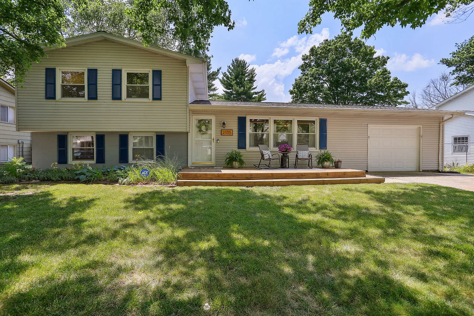 2105 Barberry Dr photo 1