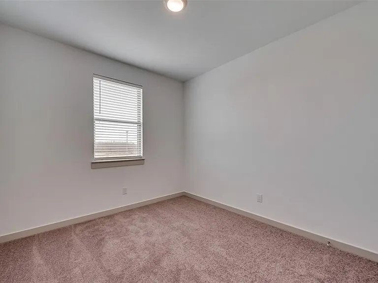 539 Cobblestone Ln — Photo 15