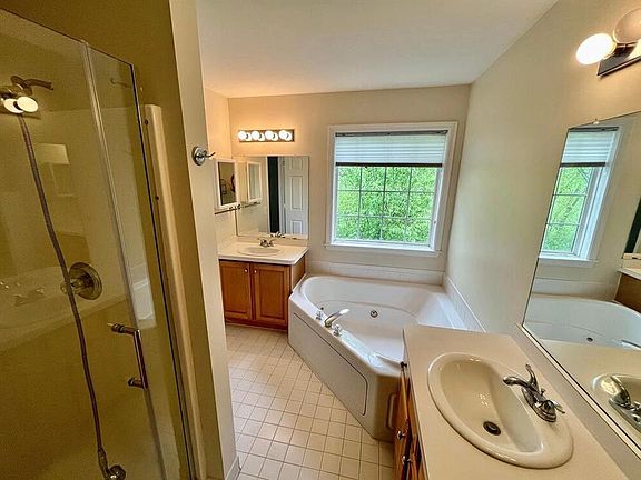 5th image of 2835 Barclay Way