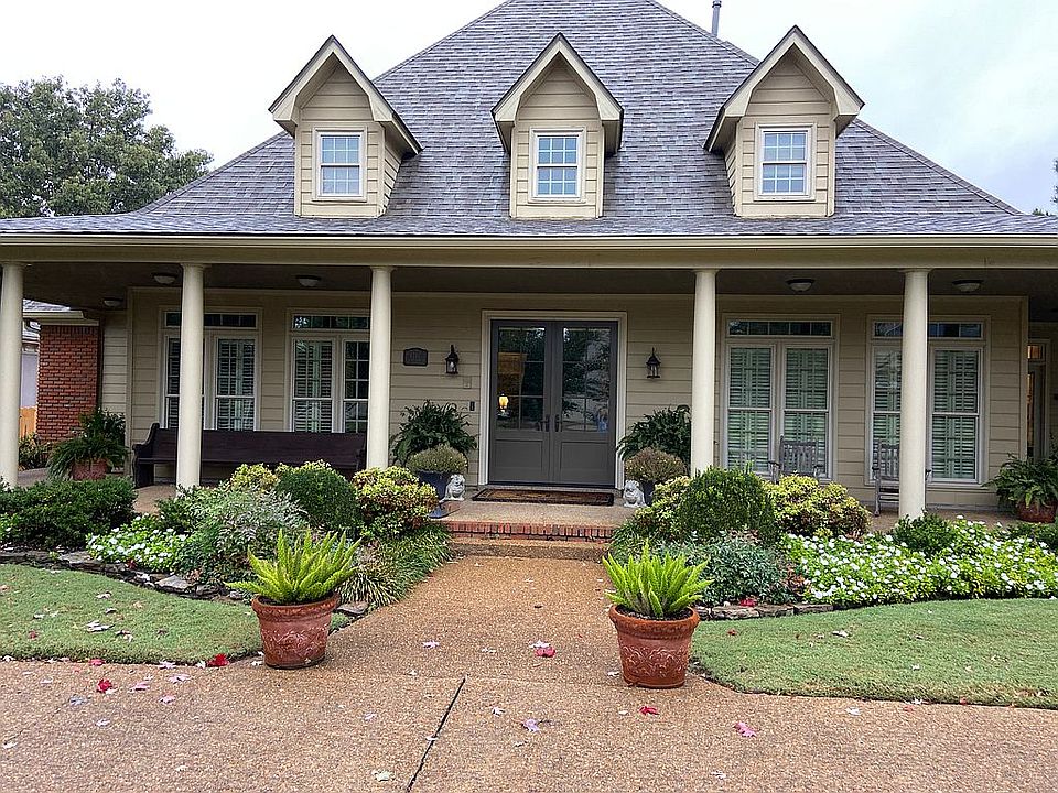 2nd image of 1210 Autumn Lake Dr