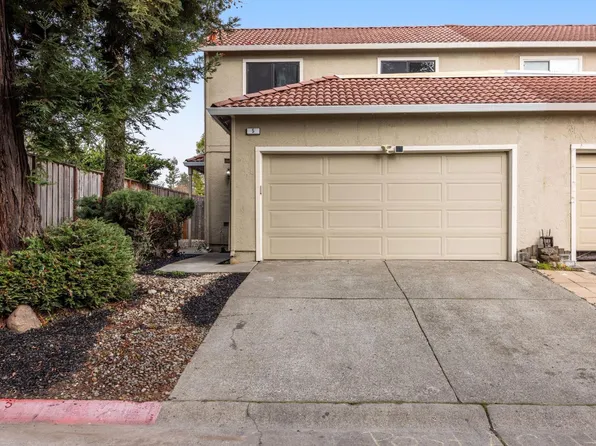 5 Fargo Court, Rohnert Park, CA 94928