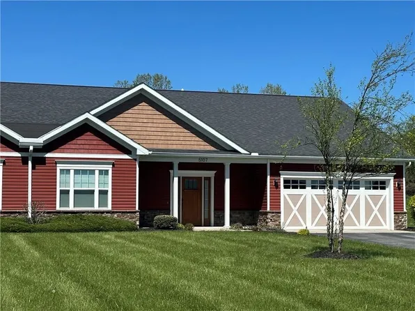 5107 Red Oak Ln, Batavia, NY 14020