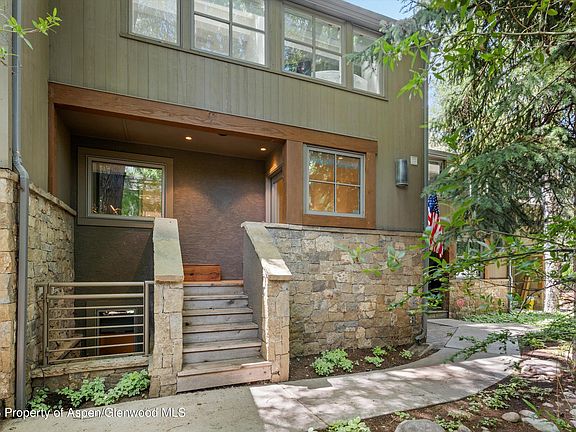 3rd image of 100 N 8th St Unit 3