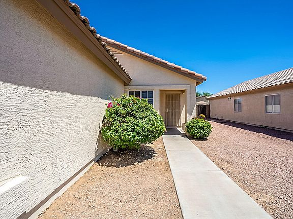 3rd image of 11928 W Dahlia Dr