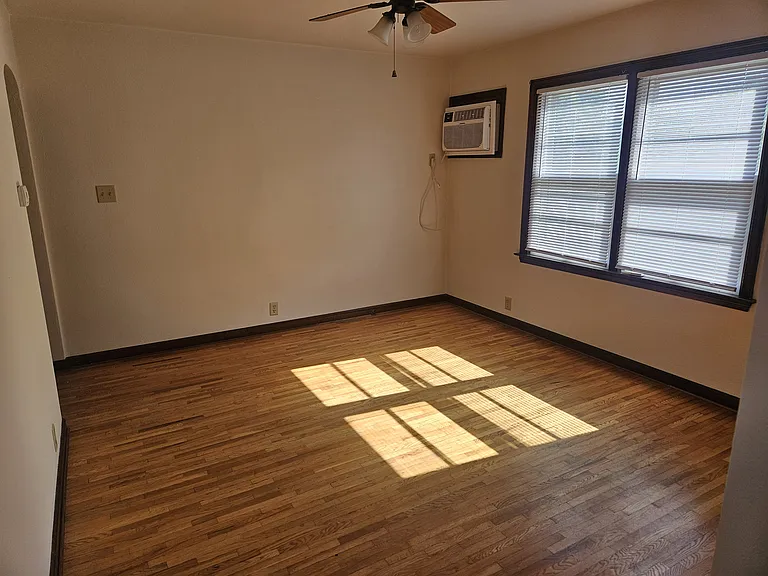 324 Spruce St — Photo 3