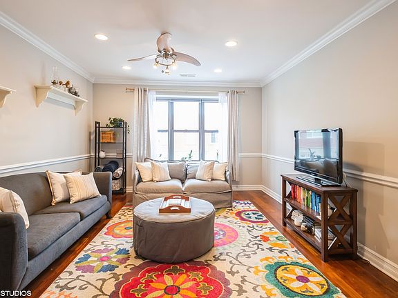 4th image of 3221 W Montrose Ave APT 2H