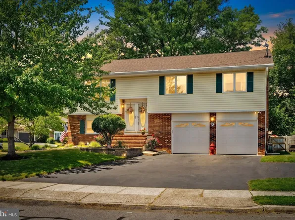 8 Quaint Ln, Hamilton, NJ 08690