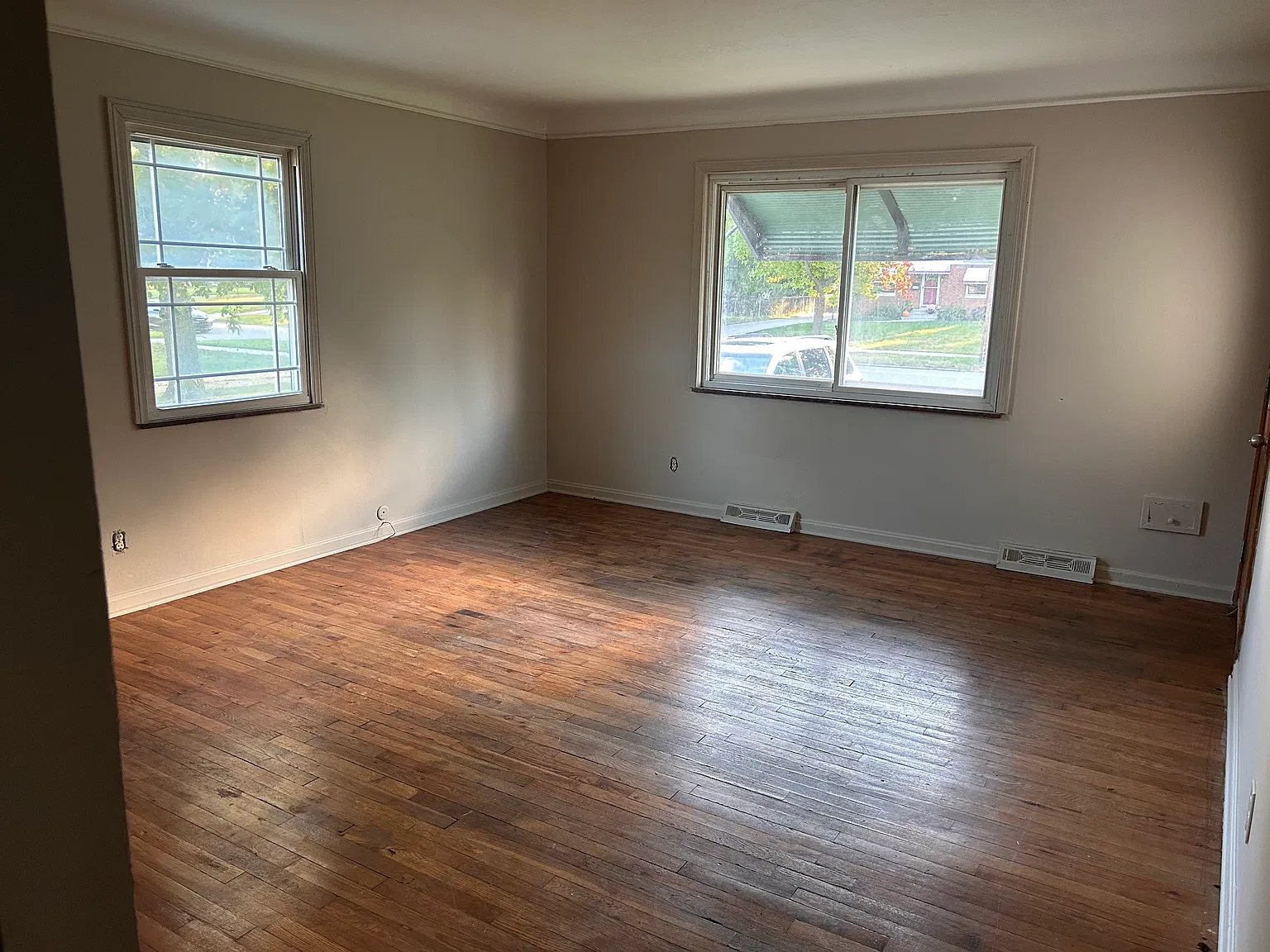 3 bed, 1100 sqft, $1,900 — Photo 2
