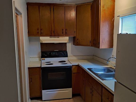4th image of 8843 Bel Air Dr