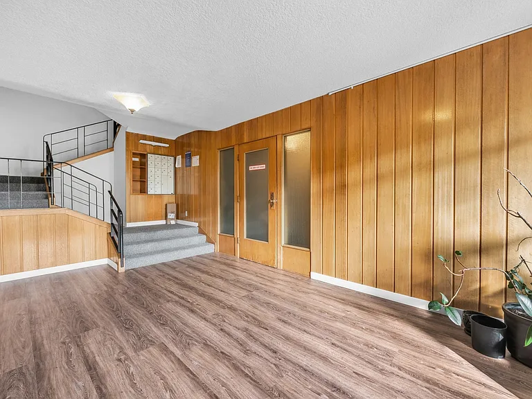 1615 Vine St #103 — Photo 4
