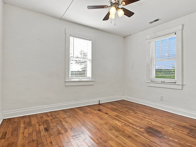 300 S College St — Photo 13
