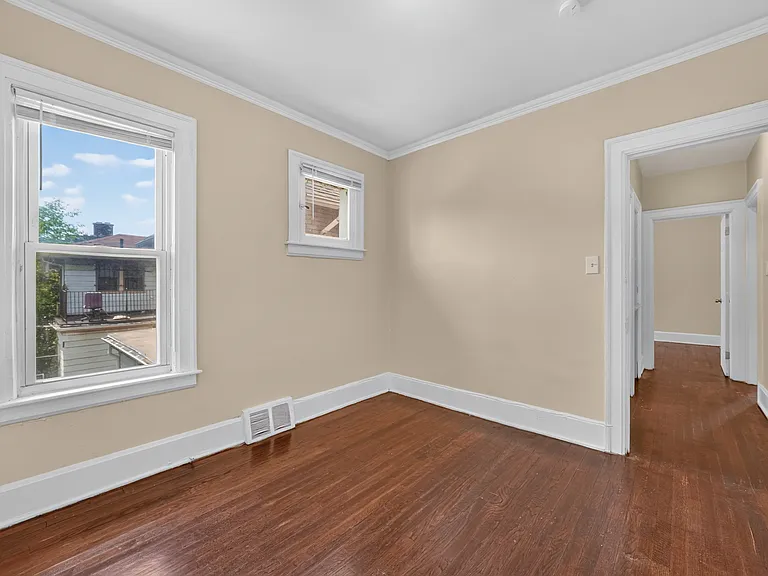 2647 Lothrop Ave — Photo 6
