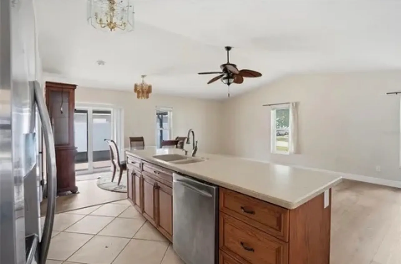 3 bed, 2.0 bath, 1344 sqft, $2,550 — Photo 4