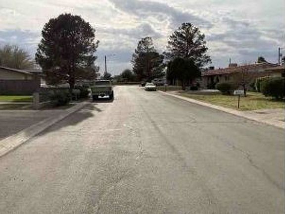 Exterior Neighborhood (street photo)