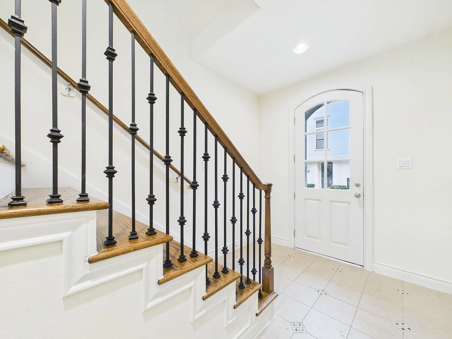 3 bed, 3.5 bath, 2894 sqft, $2,800 — Photo 3