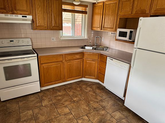 4th image of 5172 Earl Dr
