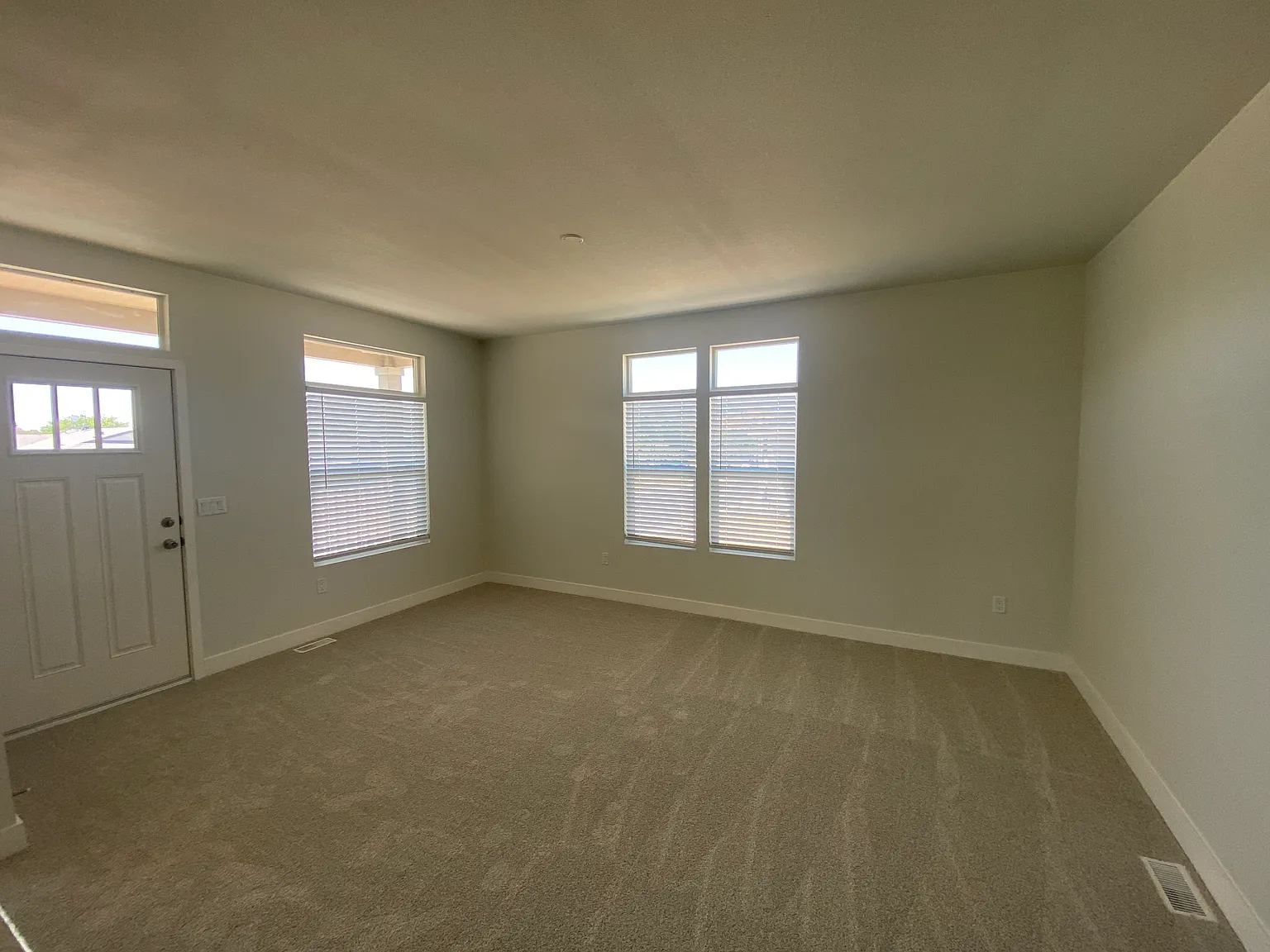 3 bed, 1344 sqft, $2,100 — Photo 3
