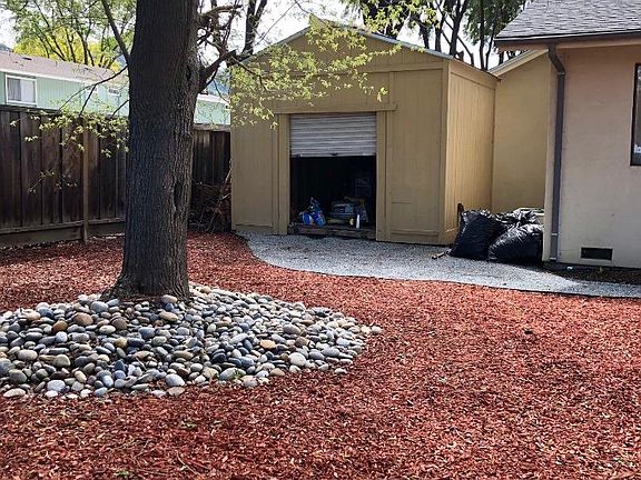 5th image of 18370 Carriage Dr