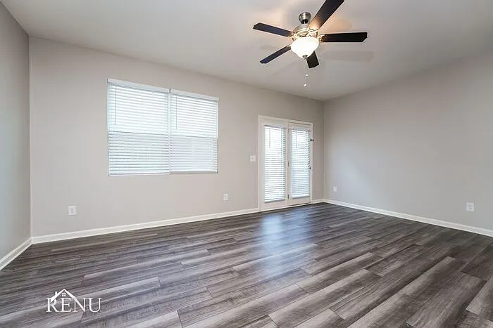 3 bed, 2.5 bath, 1386 sqft, $2,045 — Photo 4