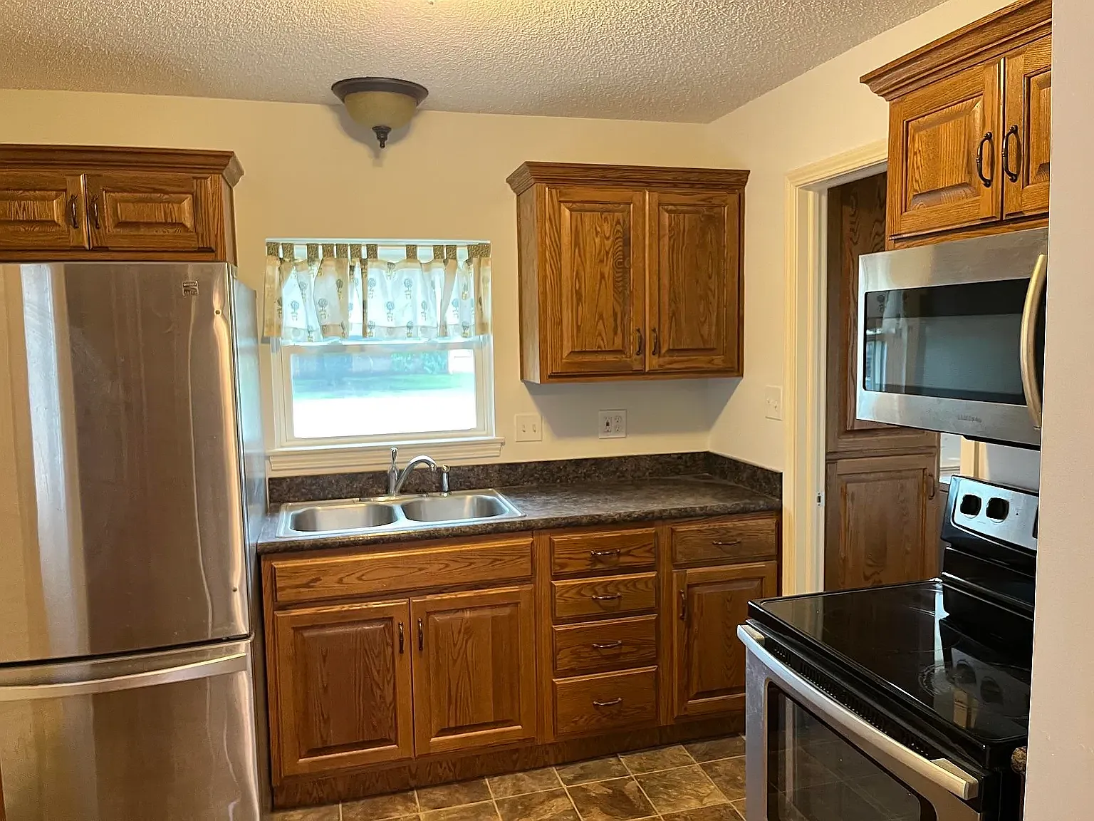 2 bed, 969 sqft, $1,000 — Photo 3