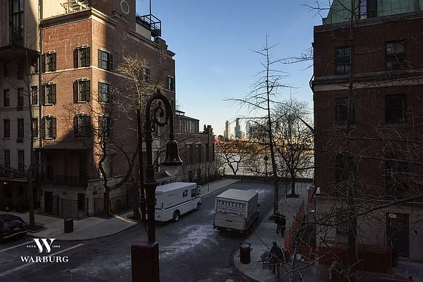 Sold by Warburg | media 41