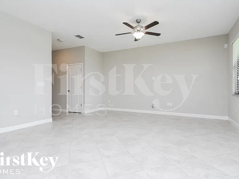 9823 Ivory Dr — Photo 3