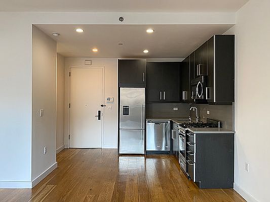 5th image of 180 Nassau St #2R