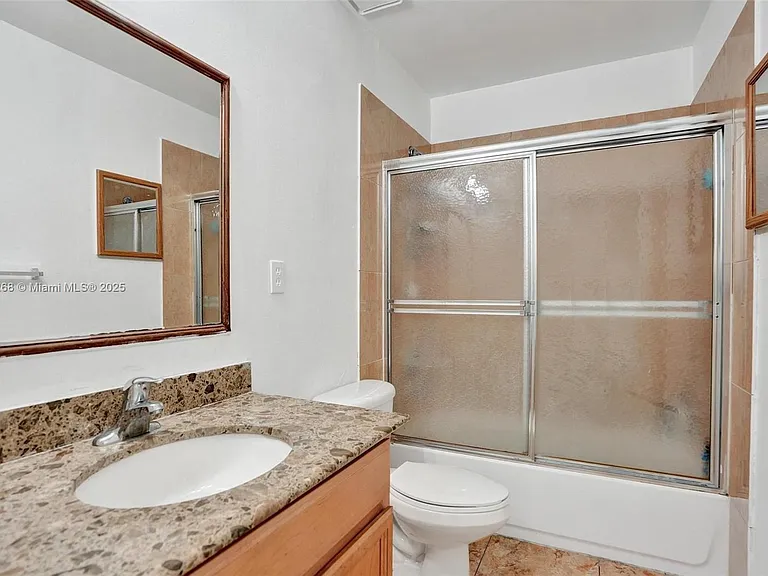 1233 Hampton Blvd — Photo 15
