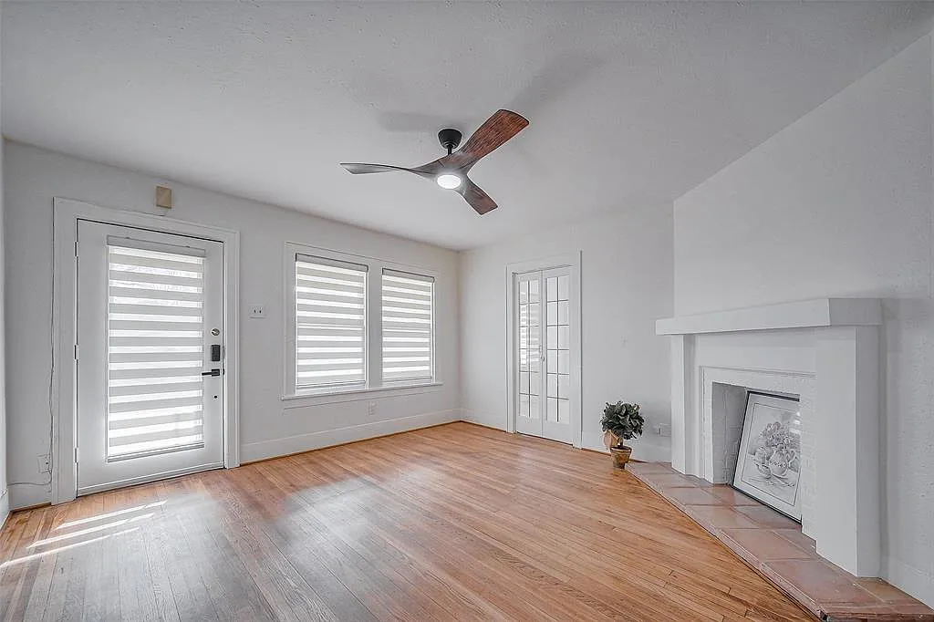 3 bed, 1325 sqft, $2,195 — Photo 3