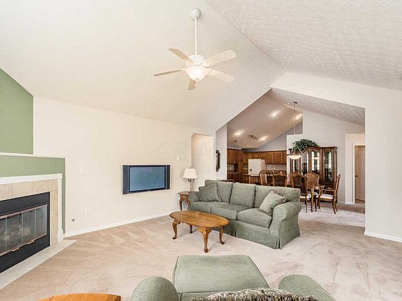 4th image of 4123 Aumbrey Ct #34-412
