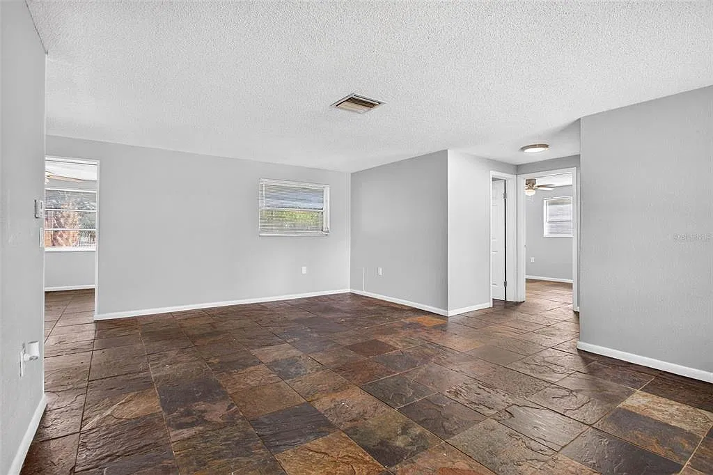 3 bed, 2.0 bath, 1806 sqft, $1,925 — Photo 4