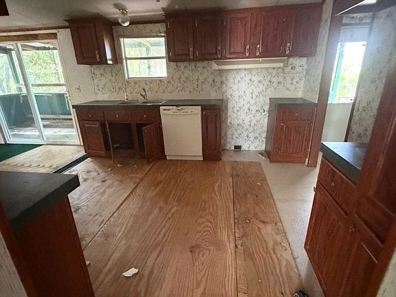 3rd image of 9830 NE 105th Ave