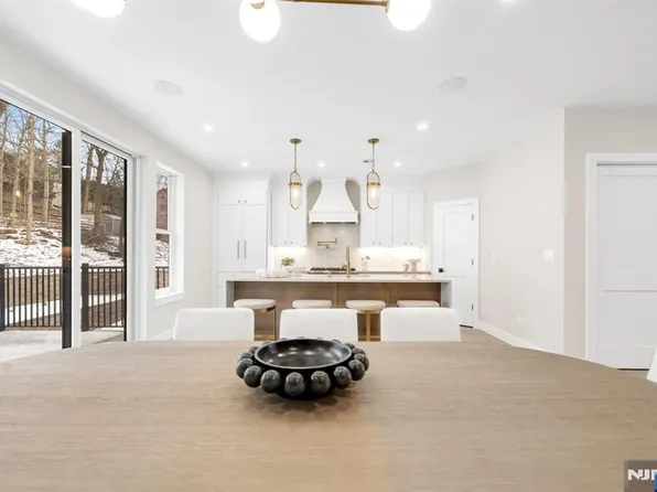 188 Broadway #8, Woodcliff Lake, NJ 07677